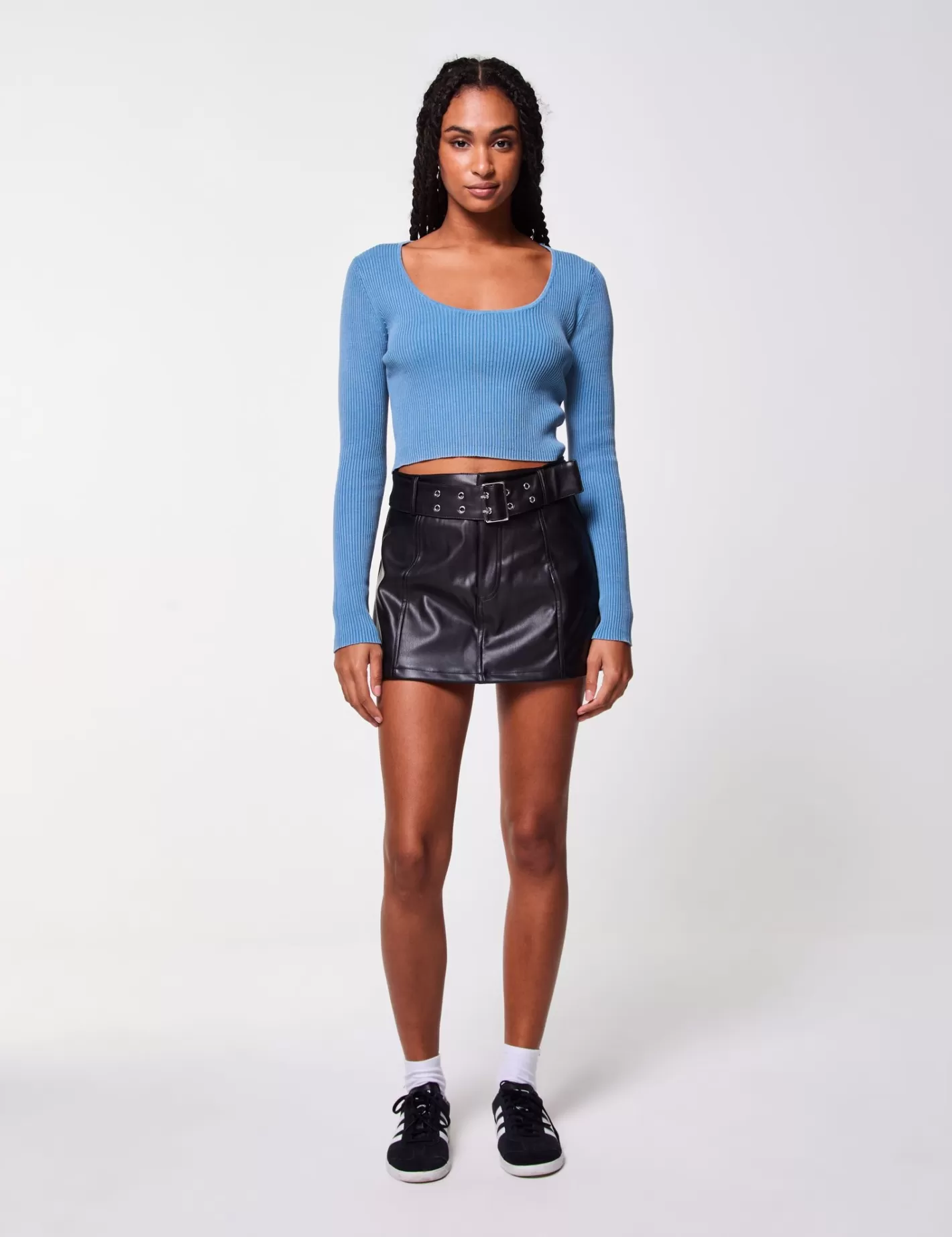 Jupe short en matière enduite à ceinture e^Jennyfer Store