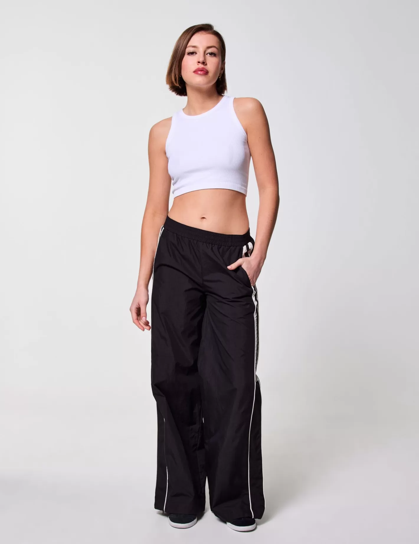 Pantalon zippé avec bandes blanches ^Jennyfer Sale