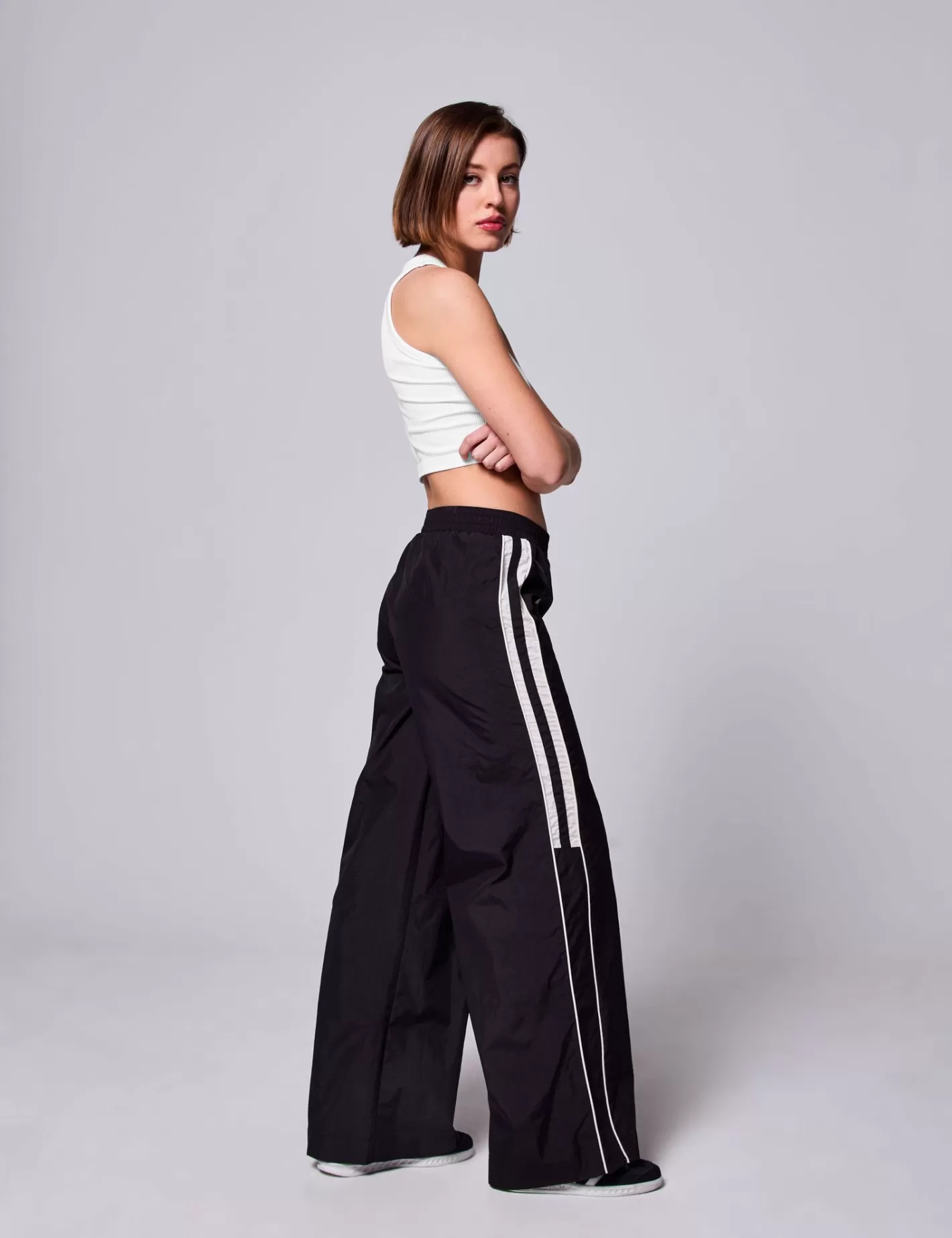 Pantalon zippé avec bandes blanches ^Jennyfer Sale