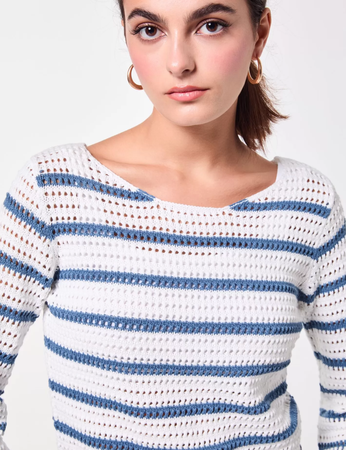 Pull court en crochet blanc à rayures bleu^Jennyfer Outlet