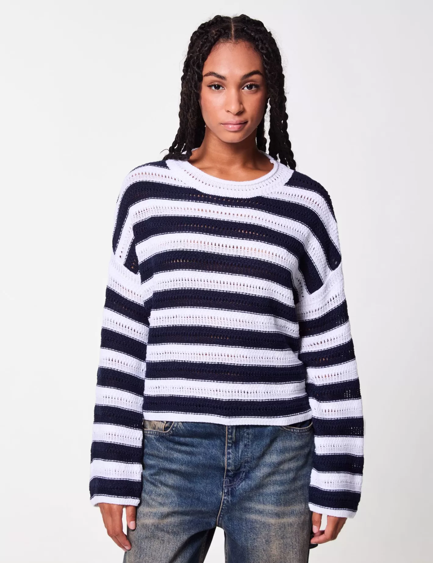 Pull loose en maille blanc  à rayures bleues marines^Jennyfer Cheap