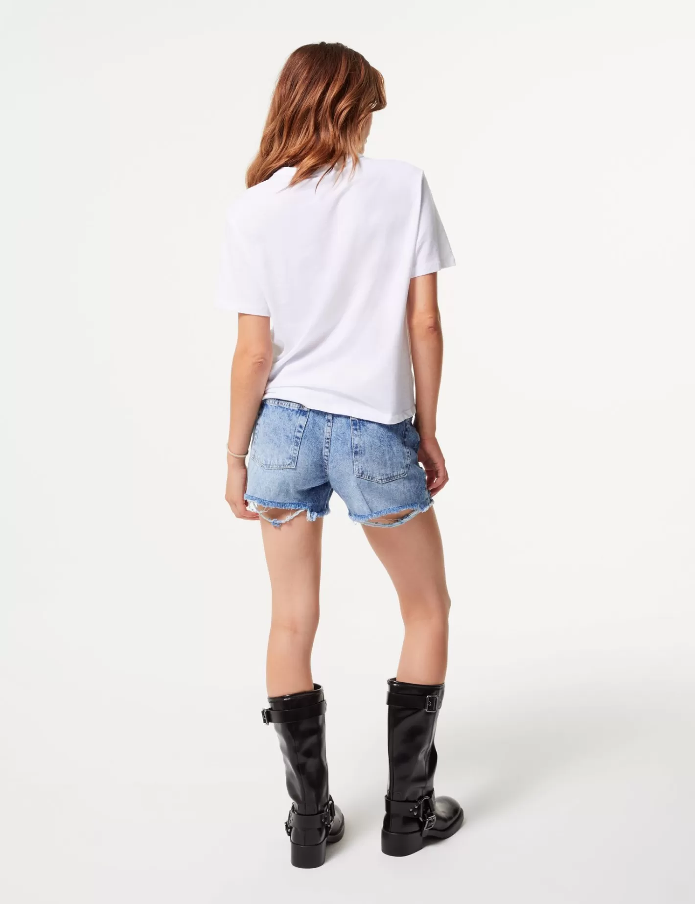 Short mom en jean bleu  finitions franges^Jennyfer Hot