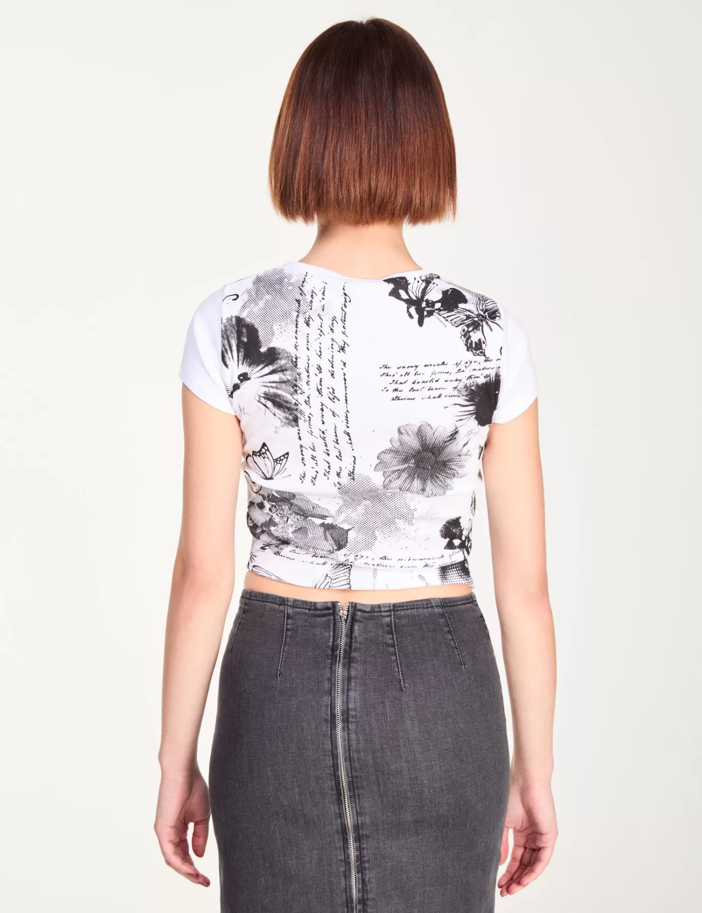 T-shirt court noir et blanc avec motifs fleurs^Jennyfer Best